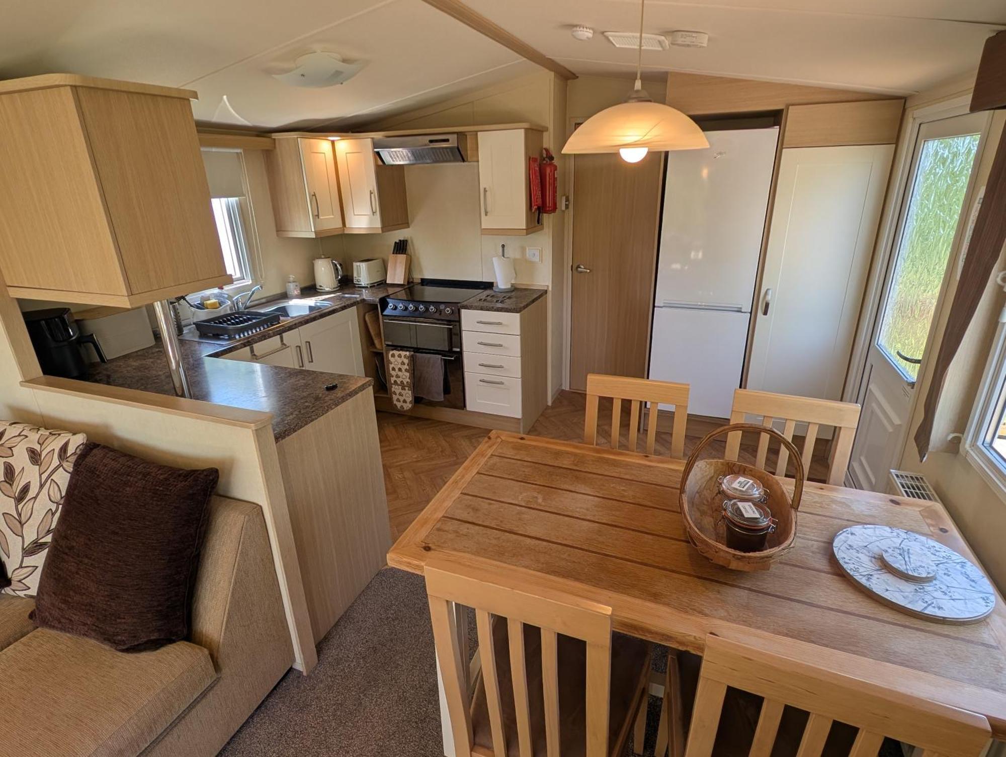 Red Squirrel Holiday Home In The Countryside, 10 Mins To Lligwy Beach Llandyfrydog المظهر الخارجي الصورة