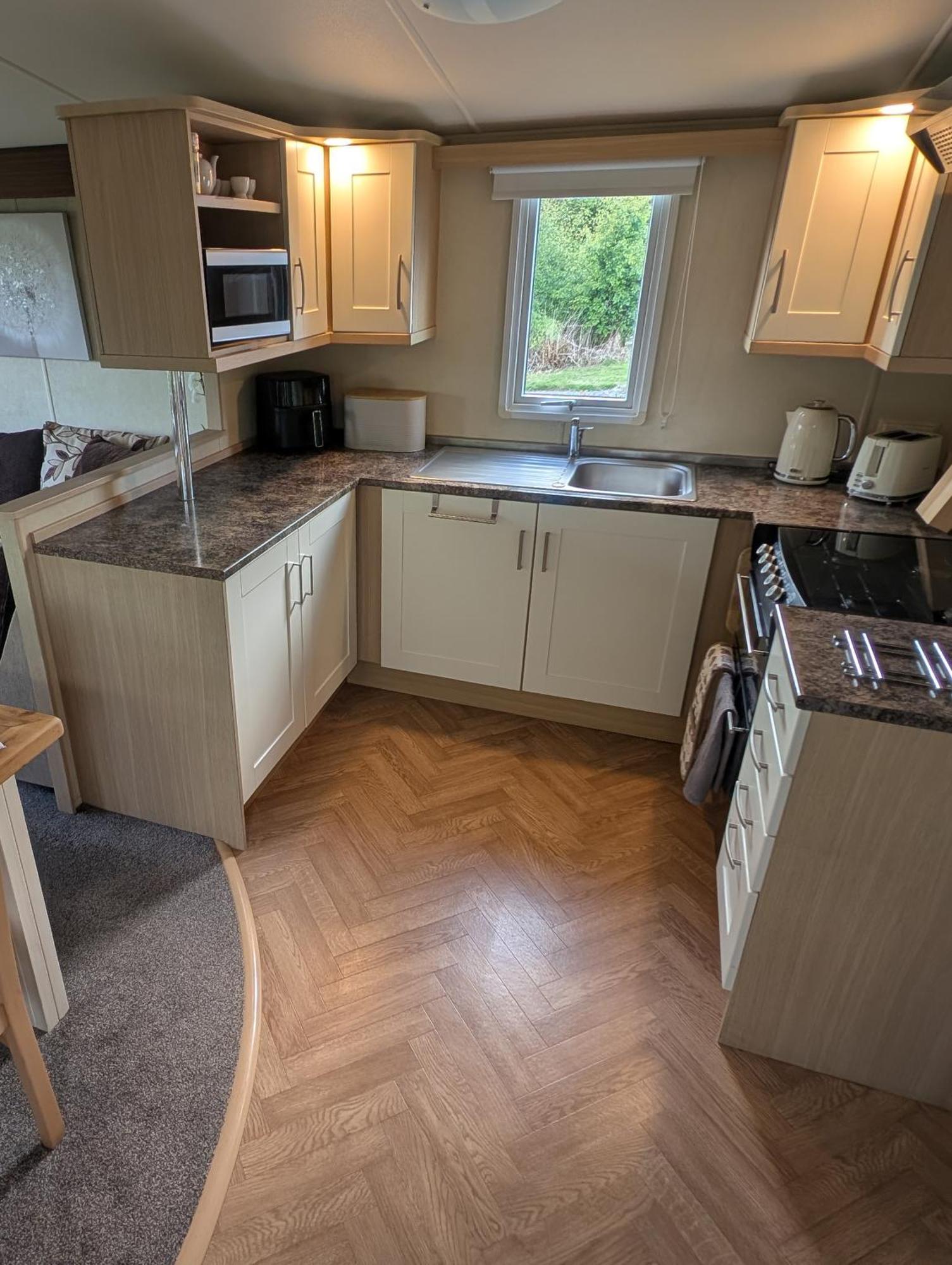 Red Squirrel Holiday Home In The Countryside, 10 Mins To Lligwy Beach Llandyfrydog المظهر الخارجي الصورة
